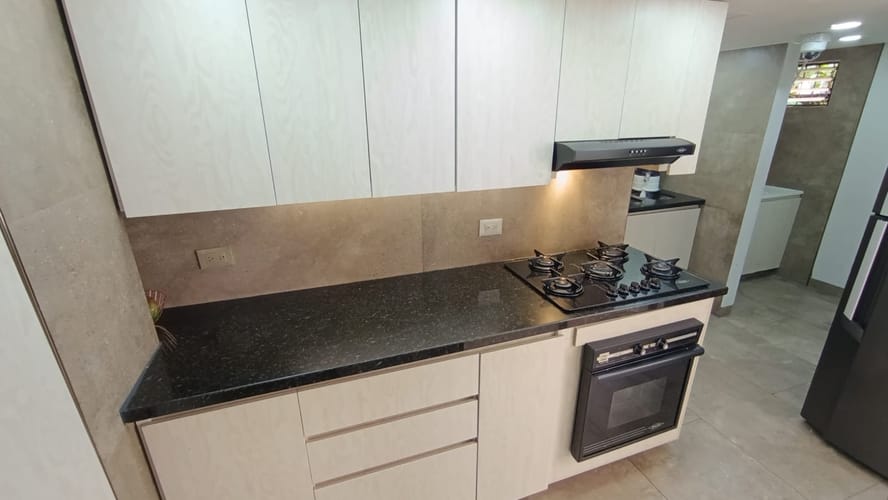 Apartamento de 3 alcobas en arriendo en Laureles, Medellín, 128 m² · foto 4 de 17