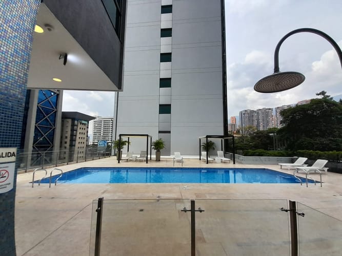 Apartamento de 2 alcobas en arriendo en El Castillo, Medellín, 85 m² · foto 14 de 16