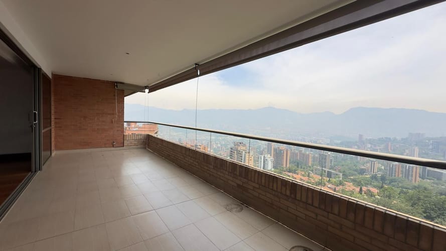 Apartamento de 3 alcobas en arriendo en El Tesoro, Medellín, 236 m² · foto 7 de 18