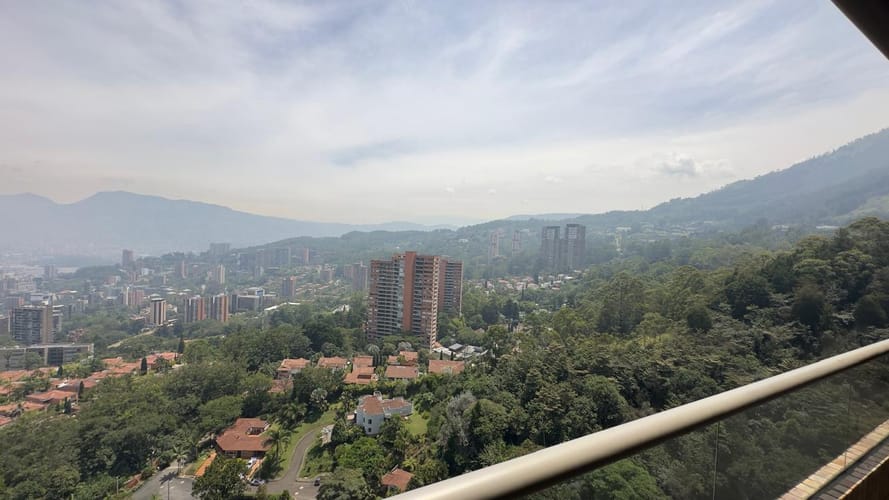 Apartamento de 3 alcobas en arriendo en El Tesoro, Medellín, 236 m² · foto 9 de 18