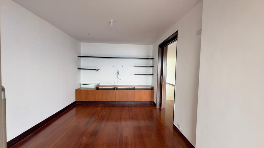 Apartamento de 3 alcobas en arriendo en El Tesoro, Medellín, 236 m² · foto 10 de 18