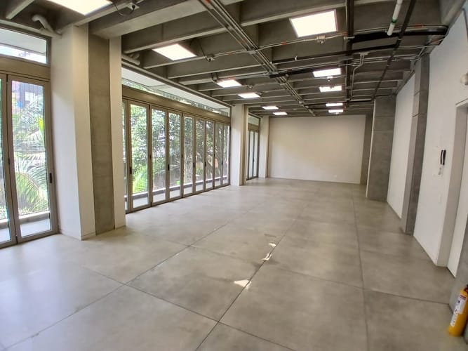Local en arriendo en El Poblado, Medellín, 132 m² · foto 2 de 5
