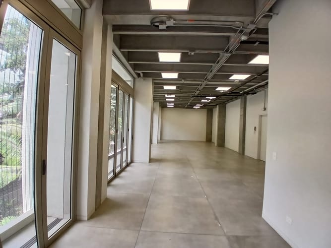 Local en arriendo en El Poblado, Medellín, 132 m² · foto 3 de 5