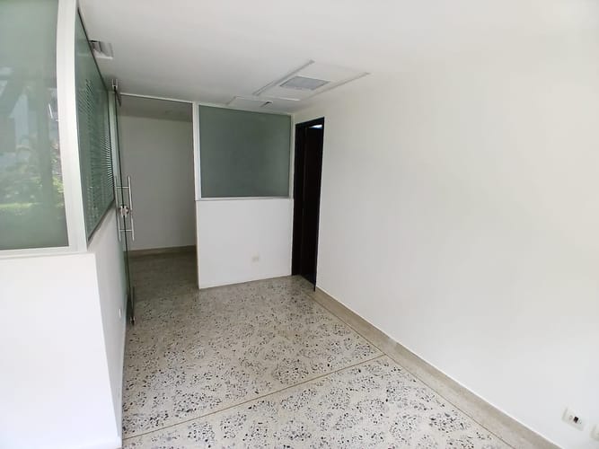 Oficina en arriendo en Santa María De Los Ángeles, Medellín, 30 m² · foto 2 de 4