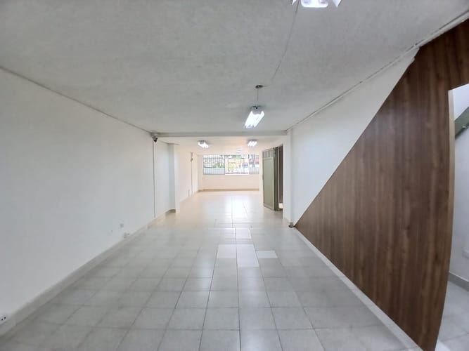 Local en arriendo en Cristo Rey, Medellín, 218 m² · foto 4 de 9