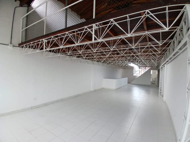 Local en arriendo en Cristo Rey, Medellín, 218 m² · foto 5 de 9