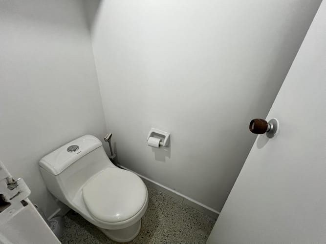 Consultorio en arriendo en La Aguacatala, Medellín, 30 m² · foto 2 de 6