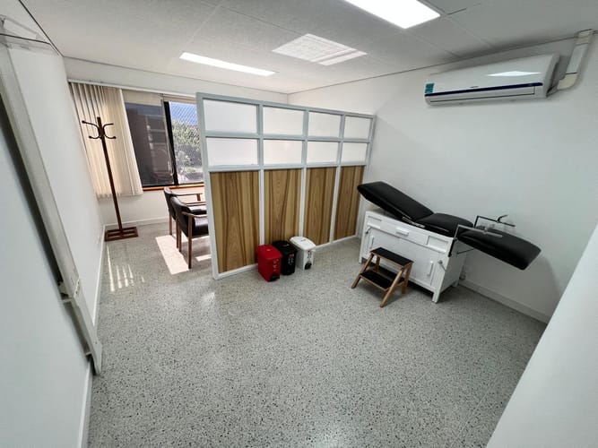 Consultorio en arriendo en La Aguacatala, Medellín, 30 m² · foto 3 de 6