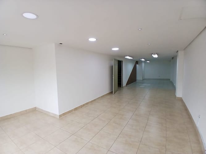Local en arriendo en Cristo Rey, Medellín, 218 m² · foto 8 de 9