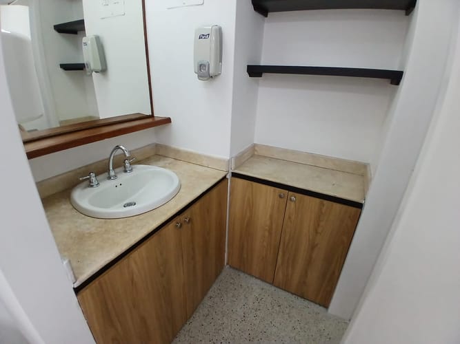 Consultorio en arriendo en La Aguacatala, Medellín, 30 m² · foto 6 de 6