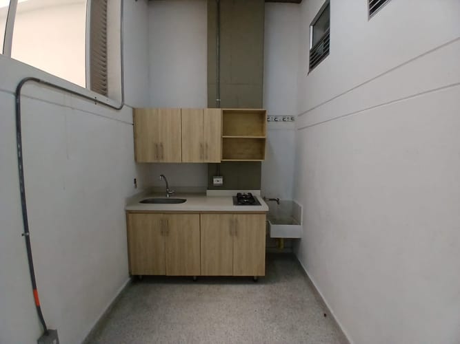 Bodega en arriendo en Trinidad, Medellín, 190 m² · foto 3 de 10