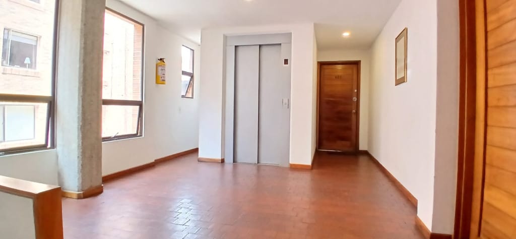 Apartamento de 3 alcobas en venta en La Carolina, Bogotá, 90 m² · foto 4 de 24