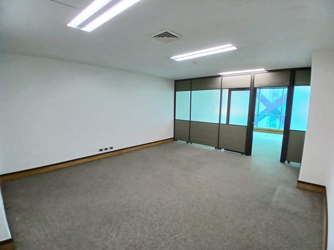 Oficina en arriendo en La Aguacatala, Medellín, 47 m² · foto 2 de 6