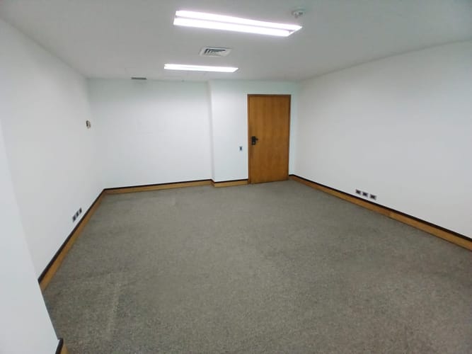 Oficina en arriendo en La Aguacatala, Medellín, 47 m² · foto 3 de 6