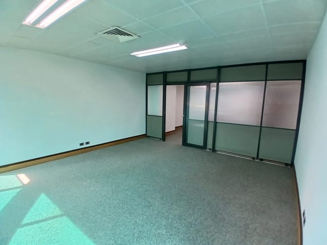 Oficina en arriendo en La Aguacatala, Medellín, 47 m² · foto 5 de 6