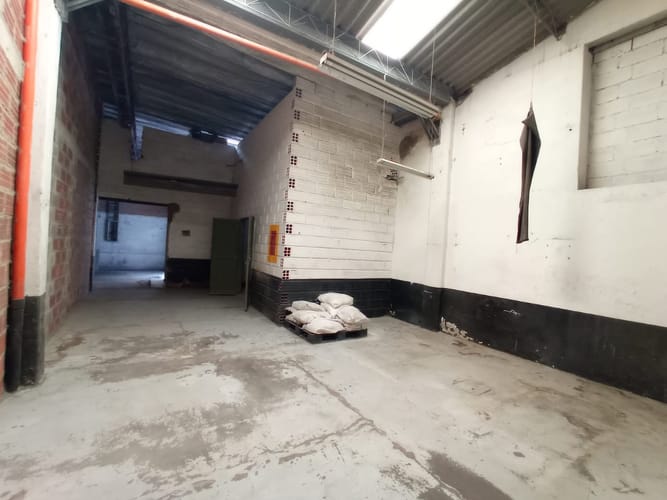 Bodega en arriendo en La Esmeralda, Itagüí, 651 m² · foto 3 de 7