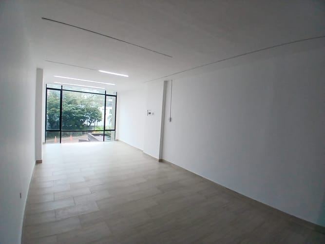 Local en arriendo en Los Balsos, Medellín, 35 m² · foto 3 de 5