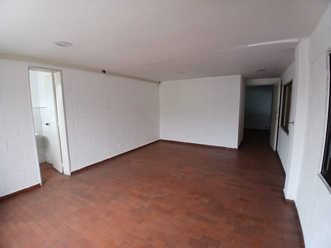 Bodega en arriendo en Zona Industrial No. 1, Itagüí, 2919 m² · foto 8 de 9