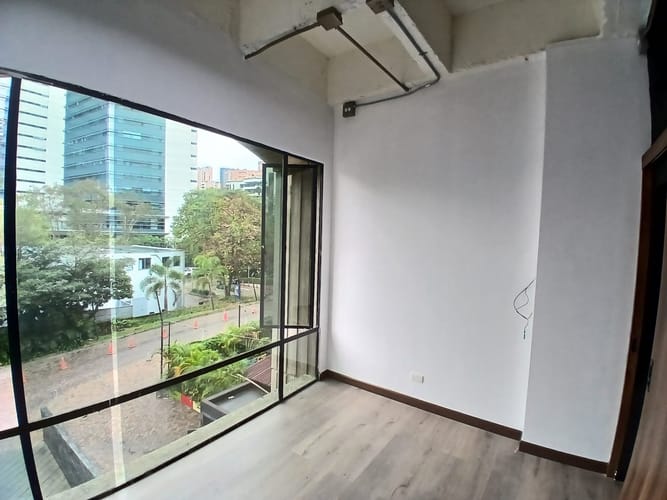 Local en arriendo en Los Balsos, Medellín, 35 m² · foto 3 de 5
