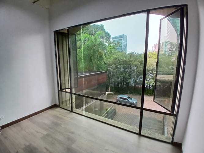 Local en arriendo en Los Balsos, Medellín, 35 m² · foto 4 de 5