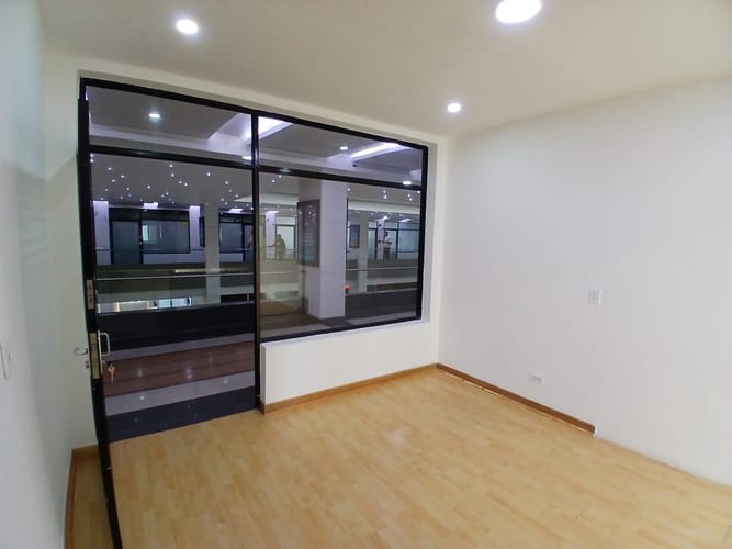 Local en arriendo en Los Balsos, Medellín, 35 m² · foto 2 de 5