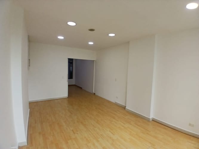Local en arriendo en Los Balsos, Medellín, 35 m² · foto 3 de 5