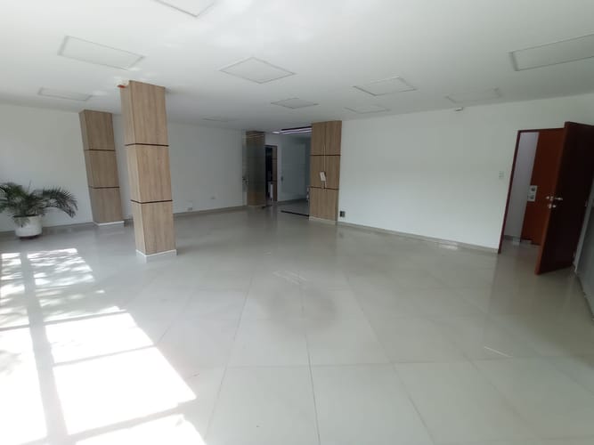 Oficina en arriendo en Suramericana, Medellín, 84 m² · foto 3 de 5