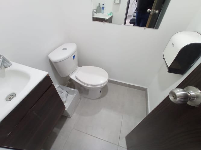 Local en arriendo en Villa Carlota, Medellín, 35 m² · foto 4 de 5
