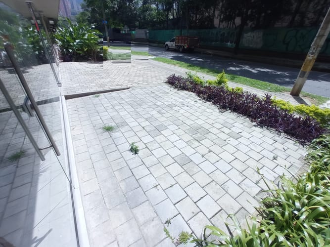 Local en arriendo en Villa Carlota, Medellín, 14 m² · foto 3 de 5