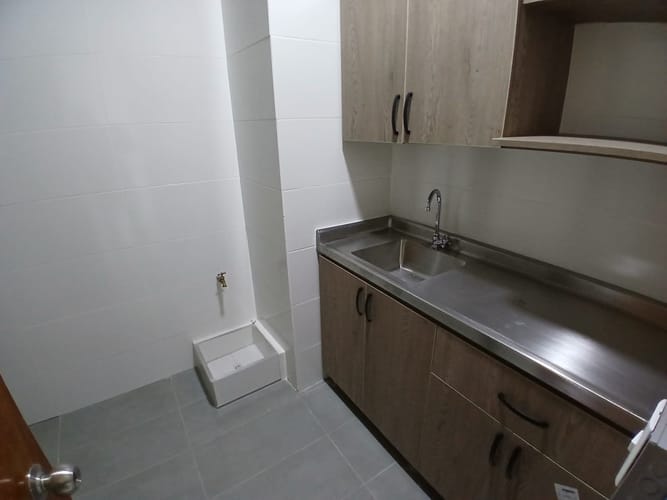 Bodega en arriendo en Santa Fe, Medellín, 80 m² · foto 2 de 4