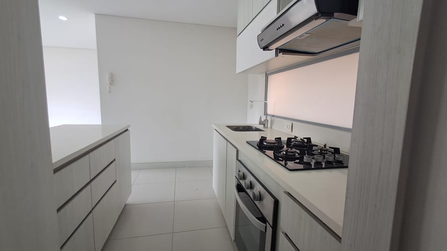 Apartamento de 2 alcobas en arriendo en Loma Del Esmeraldal, Envigado, 81 m² · foto 2 de 18