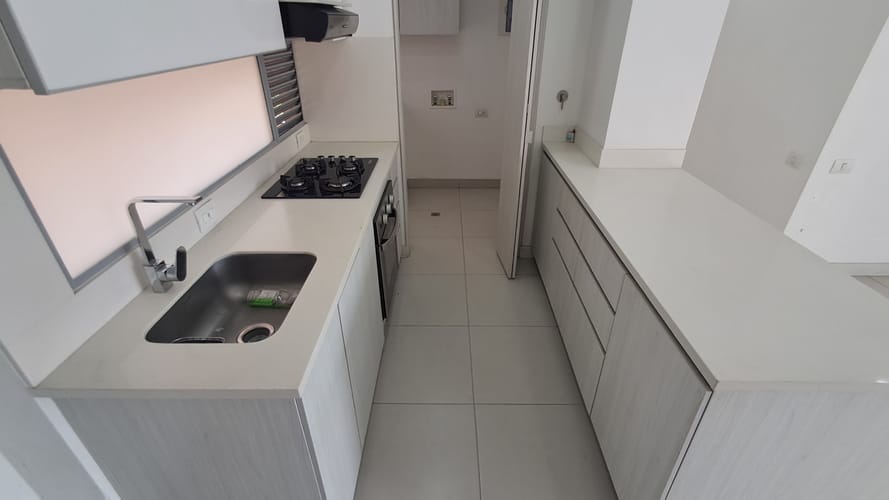 Apartamento de 2 alcobas en arriendo en Loma Del Esmeraldal, Envigado, 81 m² · foto 3 de 18