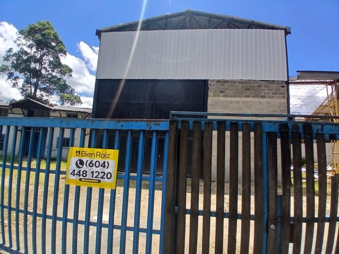 Bodega en arriendo en El Convento, Copacabana, 400 m² · foto 9 de 10