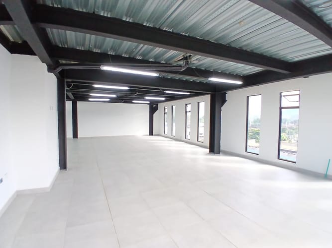 Bodega en arriendo en Laureles, Medellín, 120 m² · foto 4 de 5