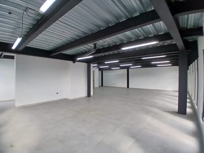 Bodega en arriendo en Laureles, Medellín, 120 m² · foto 5 de 5