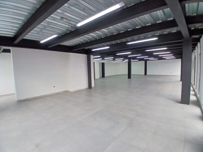 Bodega en arriendo en Laureles, Medellín, 165 m² · foto 3 de 5