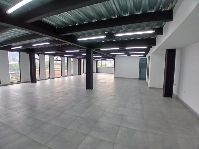 Bodega en arriendo en Laureles, Medellín, 165 m² · foto 4 de 5