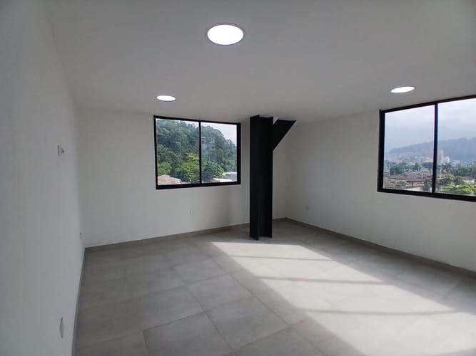 Bodega en arriendo en Laureles, Medellín, 200 m² · foto 3 de 6