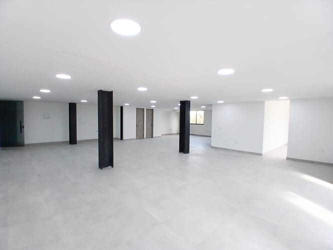 Bodega en arriendo en Laureles, Medellín, 200 m² · foto 4 de 6