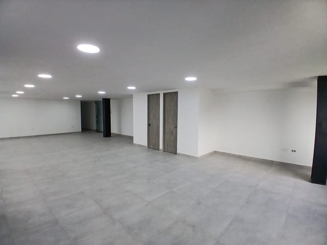 Bodega en arriendo en Laureles, Medellín, 200 m² · foto 5 de 6