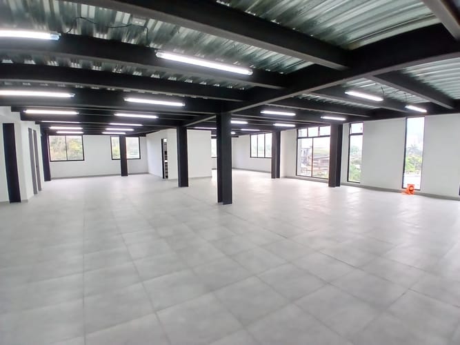 Bodega en arriendo en Laureles, Medellín, 200 m² · foto 4 de 7