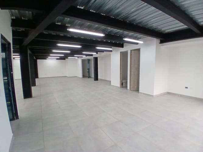 Bodega en arriendo en Laureles, Medellín, 200 m² · foto 3 de 7