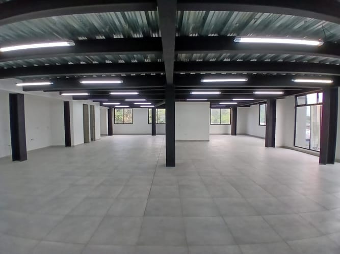 Bodega en arriendo en Laureles, Medellín, 200 m² · foto 4 de 7
