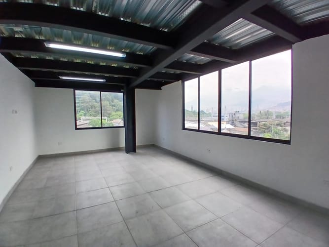 Bodega en arriendo en Laureles, Medellín, 200 m² · foto 6 de 7