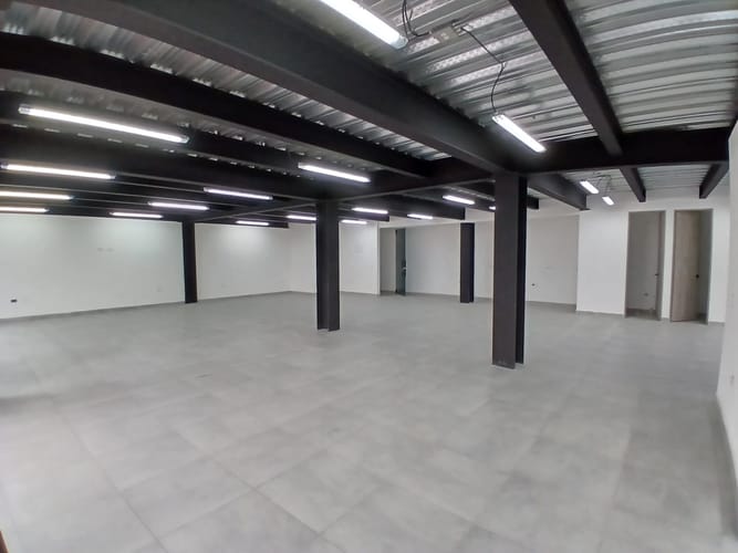 Bodega en arriendo en Laureles, Medellín, 200 m² · foto 7 de 7