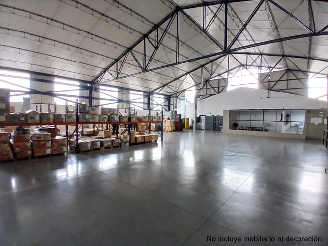 Bodega en arriendo en La Esmeralda, Itagüí, 1000 m² · foto 2 de 6