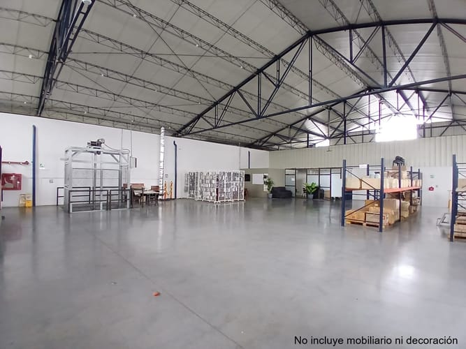 Bodega en arriendo en La Esmeralda, Itagüí, 1000 m² · foto 3 de 6