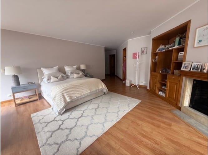 Apartamento de 3 alcobas en venta en La Cabrera, Bogotá, 353 m² · foto 2 de 17