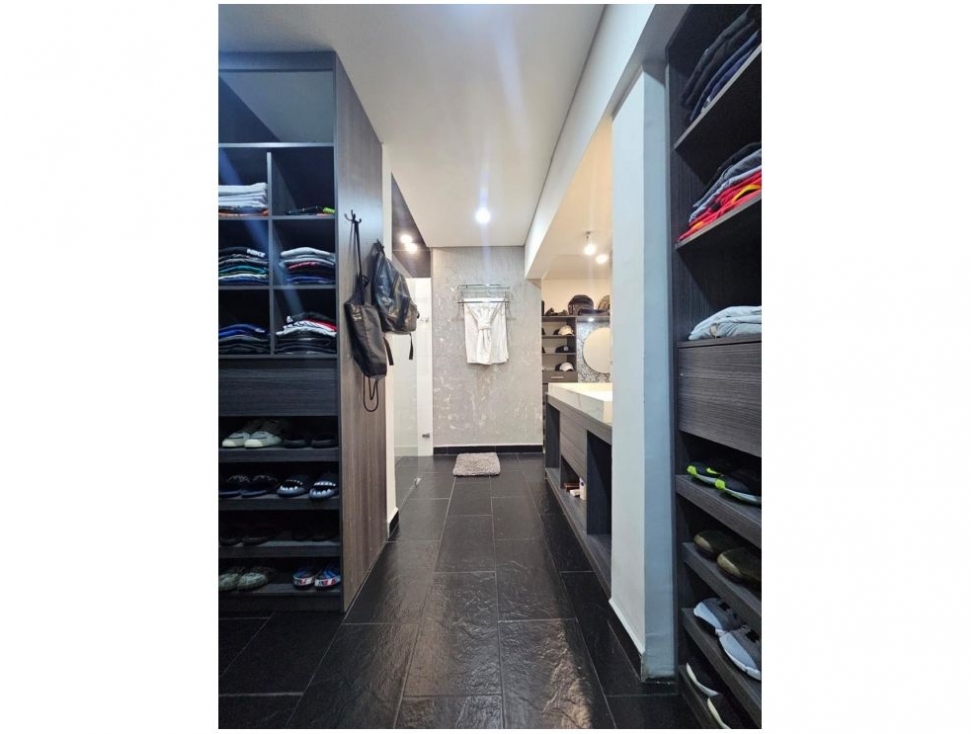Apartamento en venta en El Poblado, Medellín · foto 17 de 24