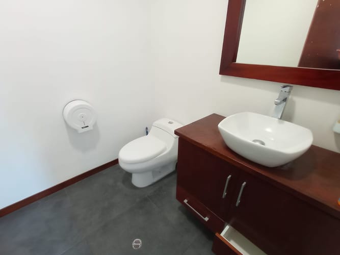 Local en arriendo en Los Balsos, Medellín, 203 m² · foto 2 de 9